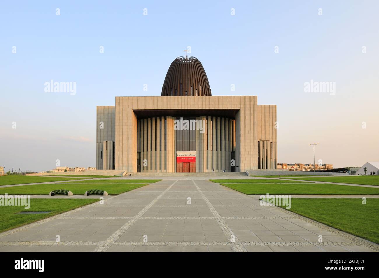 Varsavia, Mazovia / Polonia - 2017/08/10: Tempio modernistico della Divina Provvidenza - Swiatynia Opatrznosci Bozej - chiesa principale romano-cattolica in Polonia nel distretto di Wilanow di Varsavia Foto Stock