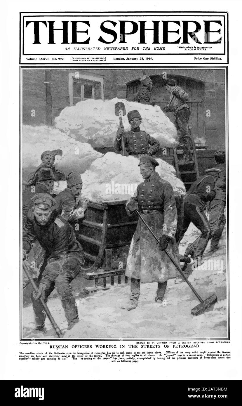 La copertura anteriore sfera - 25 gennaio 1919 ufficiali russi che lavorano nelle strade di Pietrogrado radendo la neve 4566 x 2914 pixel. 300 dpi Foto Stock
