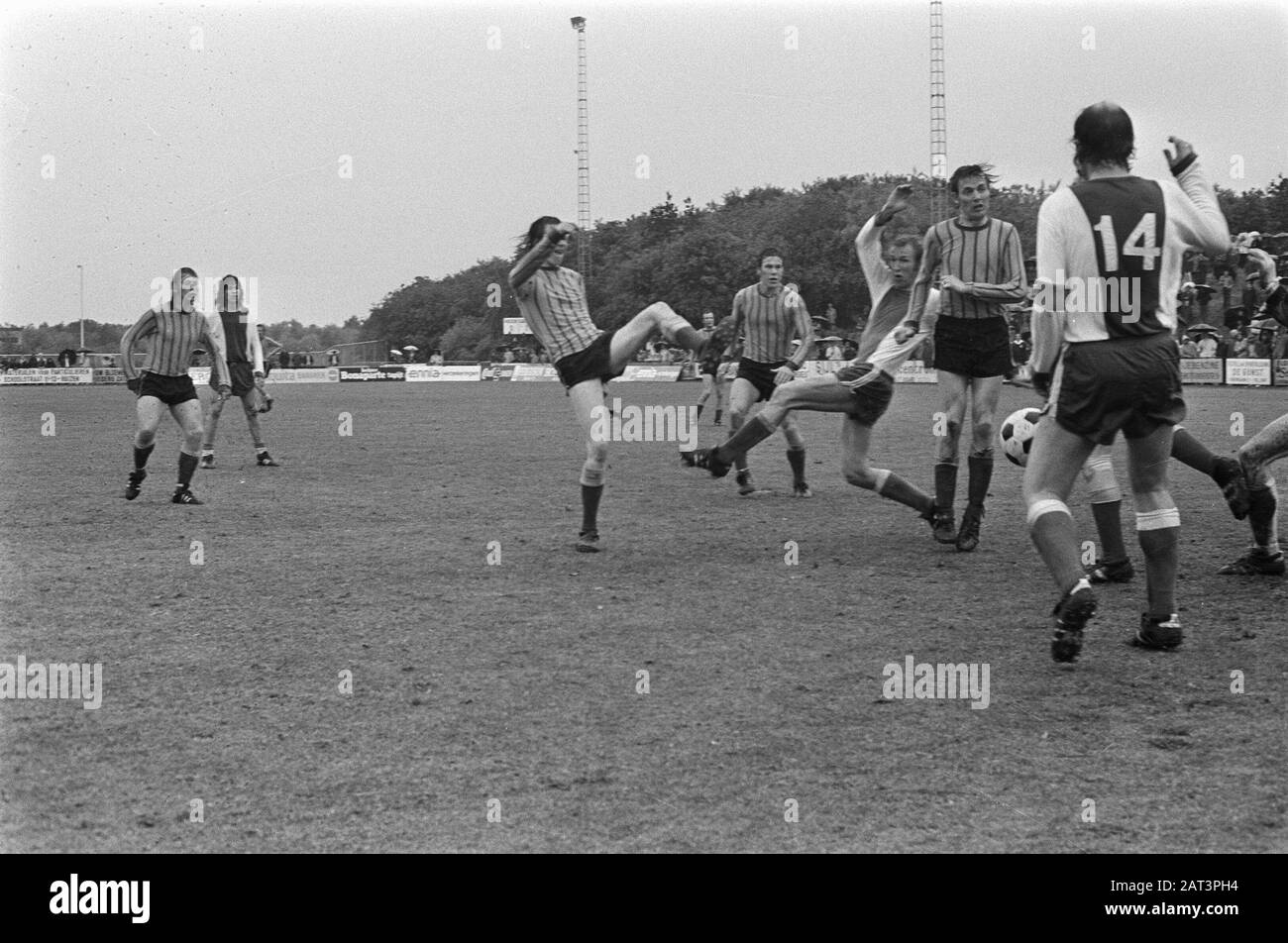 Case contro Elinkwijk 1-1 (Case campione amatoriale); Hon punteggi per Case Data: 8 giugno 1974 Parole Chiave: AMATORS, sport, calcio Foto Stock