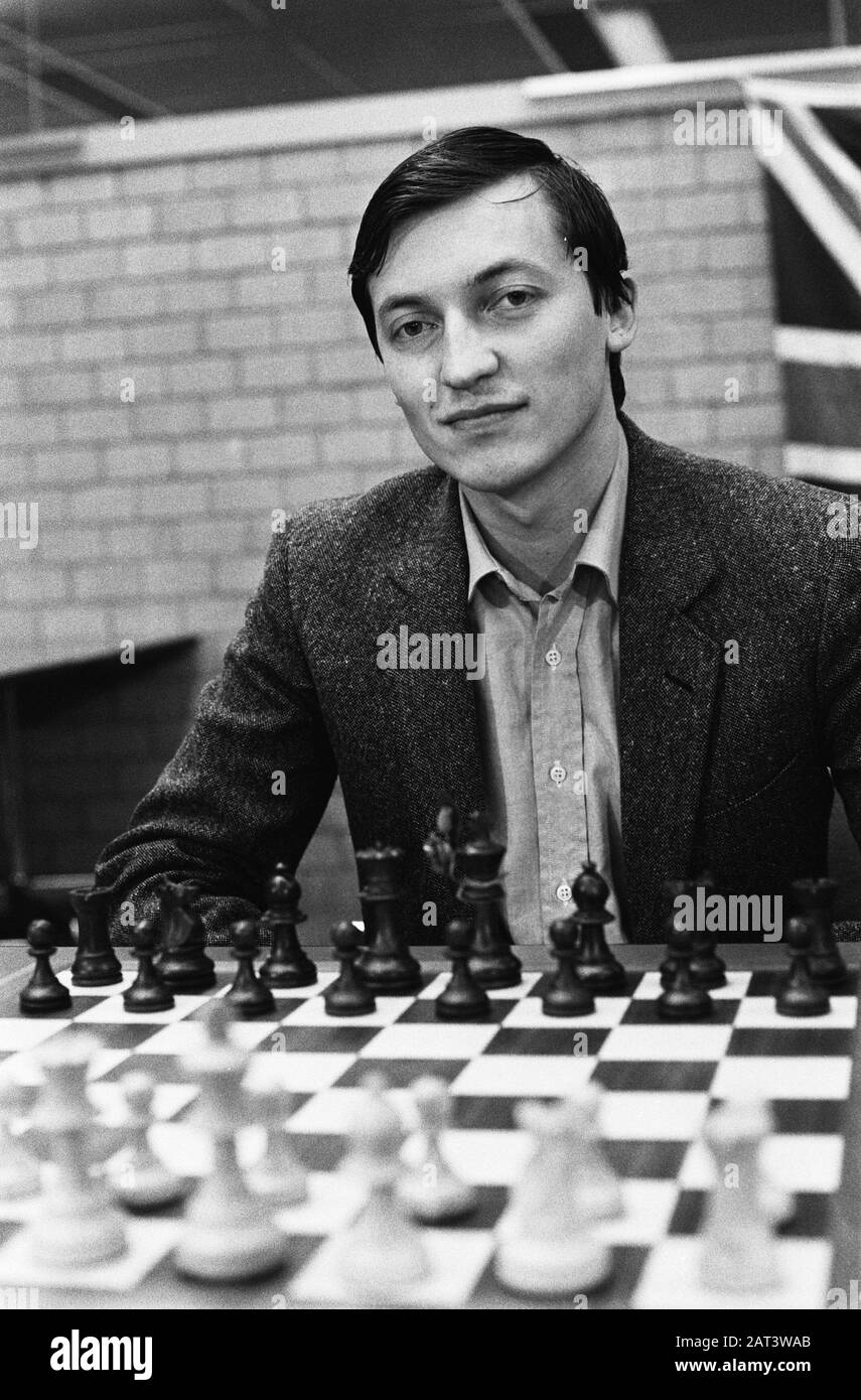 Torneo di scacchi IBM ad Amsterdam; Karpov in azione Data: 23 maggio 1981 Località: Amsterdam, Noord-Holland Parole Chiave: Chess Nome del personale: Karpov, Anatoli Nome dell'istituto: Torneo di scacchi IBM Foto Stock