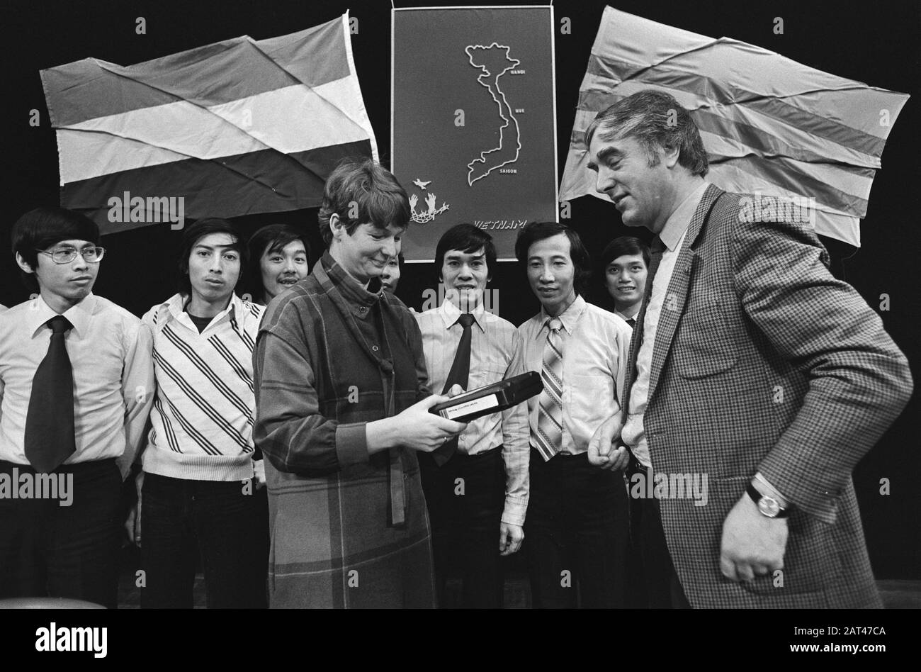 Informationday a Hoorn circa l'accoglienza dei rifugiati vietnamiti in barca attraverso il cosiddetto modello di casa Data: 4 marzo 1982 luogo: Hoorn, Noord-Holland Parole Chiave: Regents Foto Stock