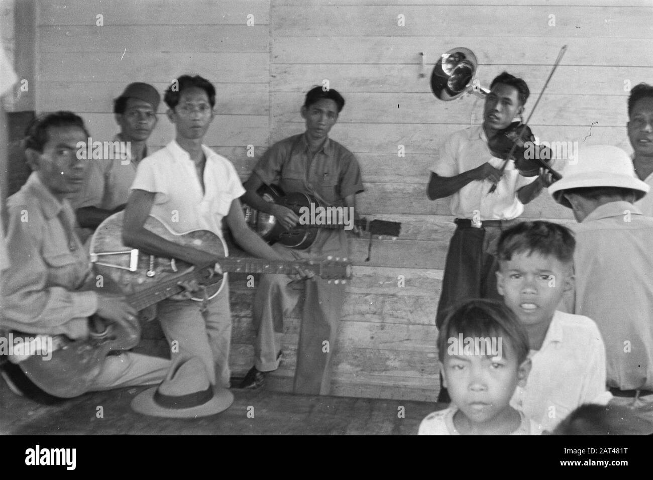Borneo Native Music Group Data: Febbraio 1947 Località: Borneo, Indonesia, Kalimantan, Indie Orientali Olandesi Foto Stock