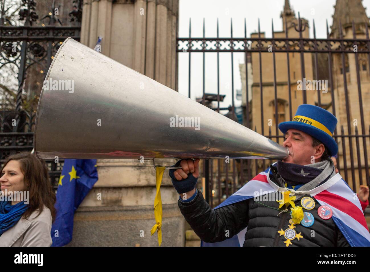 Westminster, Regno Unito. 30th Gen 2020. Il signor Stop Brexit, Steve Bray, al di fuori della Camera del Parlamento con il suo famigerato megafono. Penelope Barritt/Alamy Live News Foto Stock