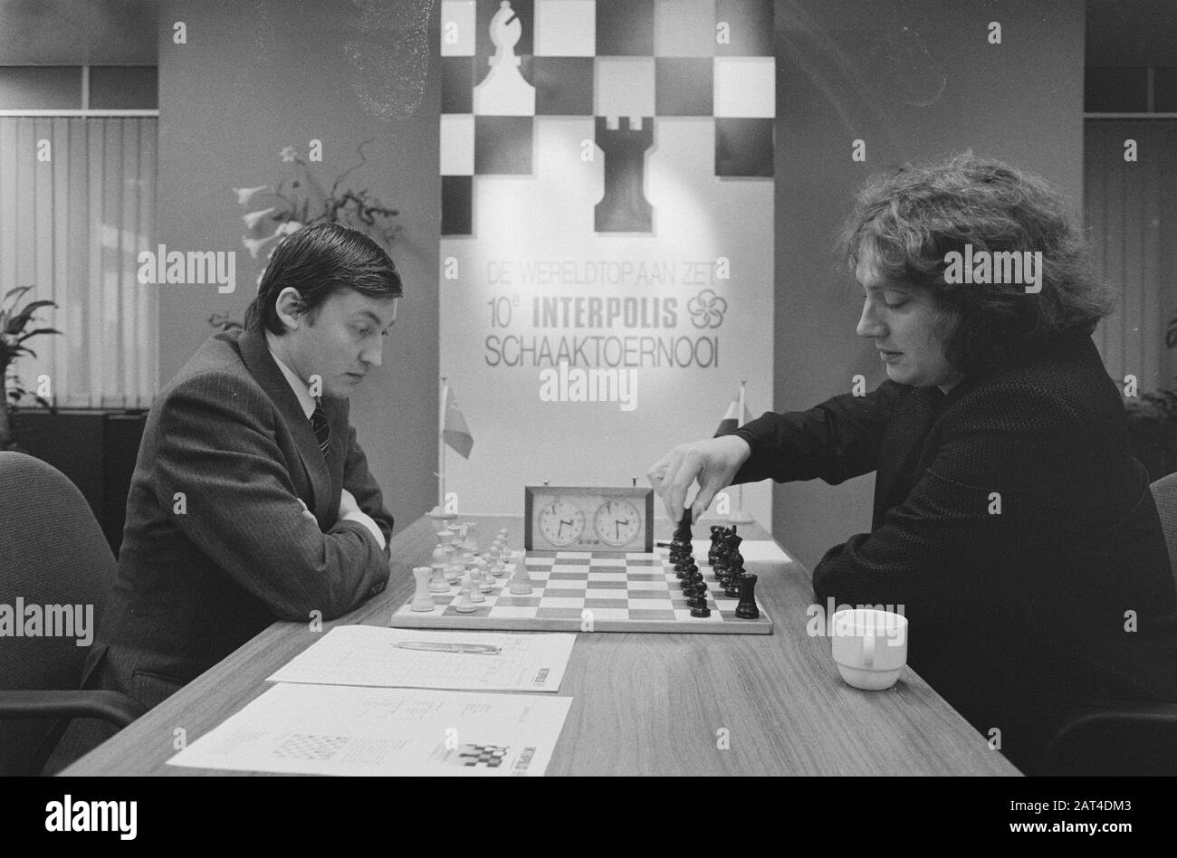 Torneo Di Scacchi Interpolis Quinto Turno Timman (A Destra) Contro Karpov Data: 24 Ottobre 1986 Parole Chiave: Chess Nome Del Personale: Torneo Di Scacchi Interpolis, Karpov, Anatoli Foto Stock