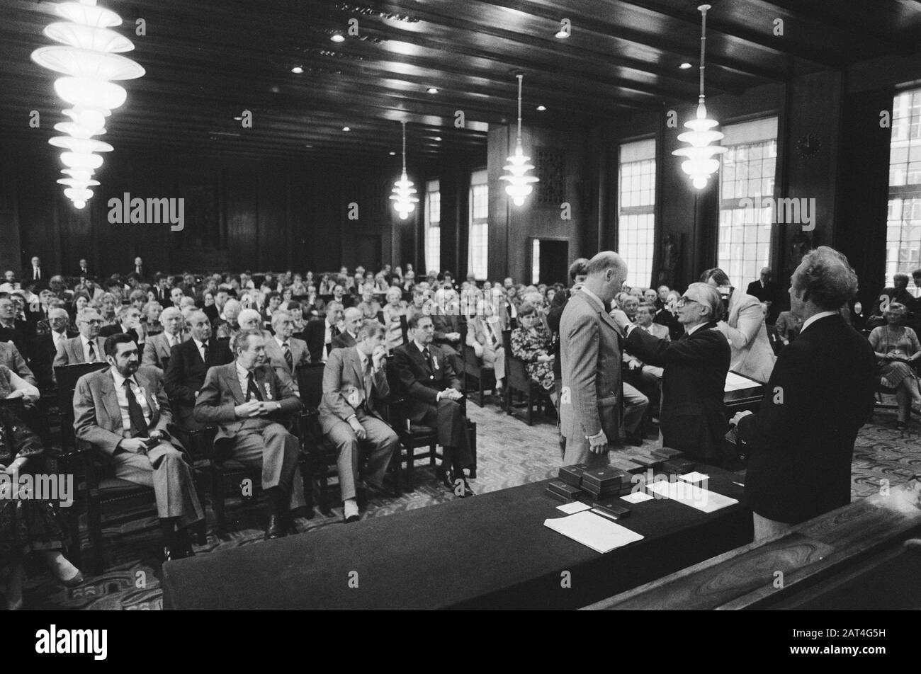 Nastri annuali sul municipio premiato. Panoramica durante l'emissione nastri Data: 29 aprile 1982 Parole Chiave: Pioggia del nastro Foto Stock