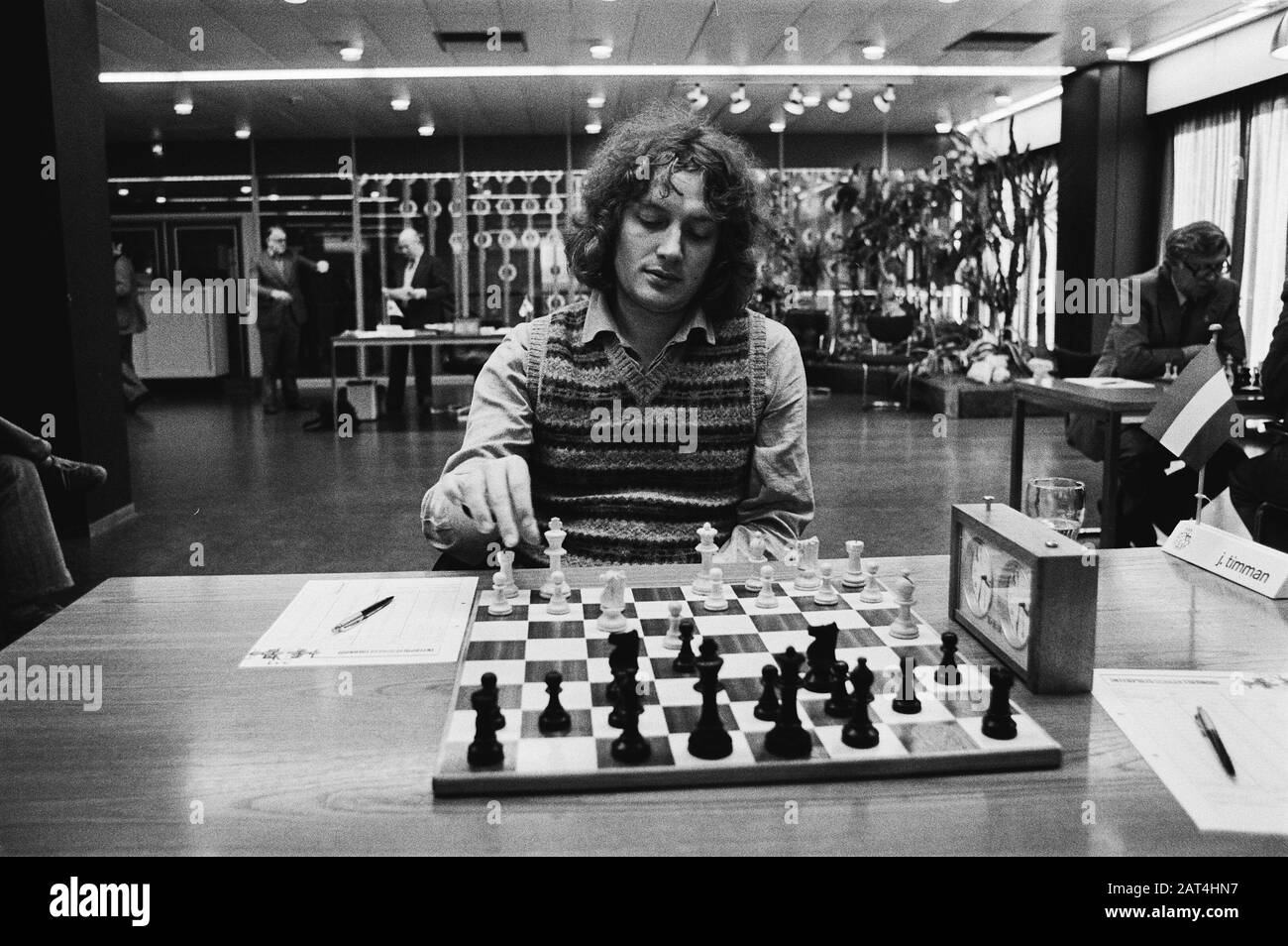 Torneo di Scacchi Interpolis a Tilburg Jan Timman nel suo partito contro Karpov Data: 13 novembre 1979 luogo: Noord-Brabant, Tilburg Parole Chiave: Scacchi, sport, tornei Nome personale: Karpov, Anatoli, Timman, Jan Foto Stock