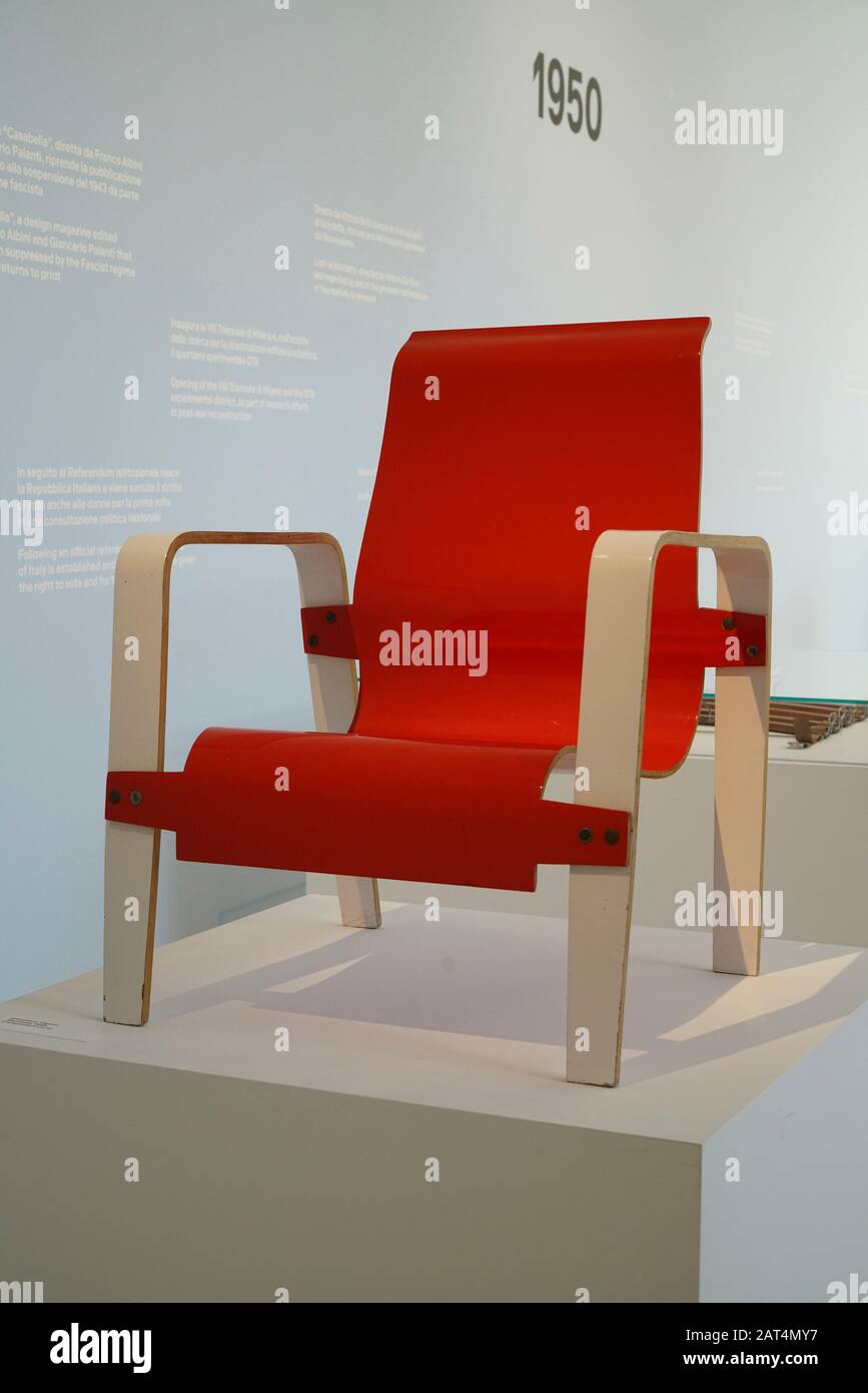 La collezione Triennale di oggetti di design italiani, il museo Triennale di  Milano ospitato all'interno del Palazzo dell'Arte, Milano, Lombardia,  Italia, Europa Foto stock - Alamy