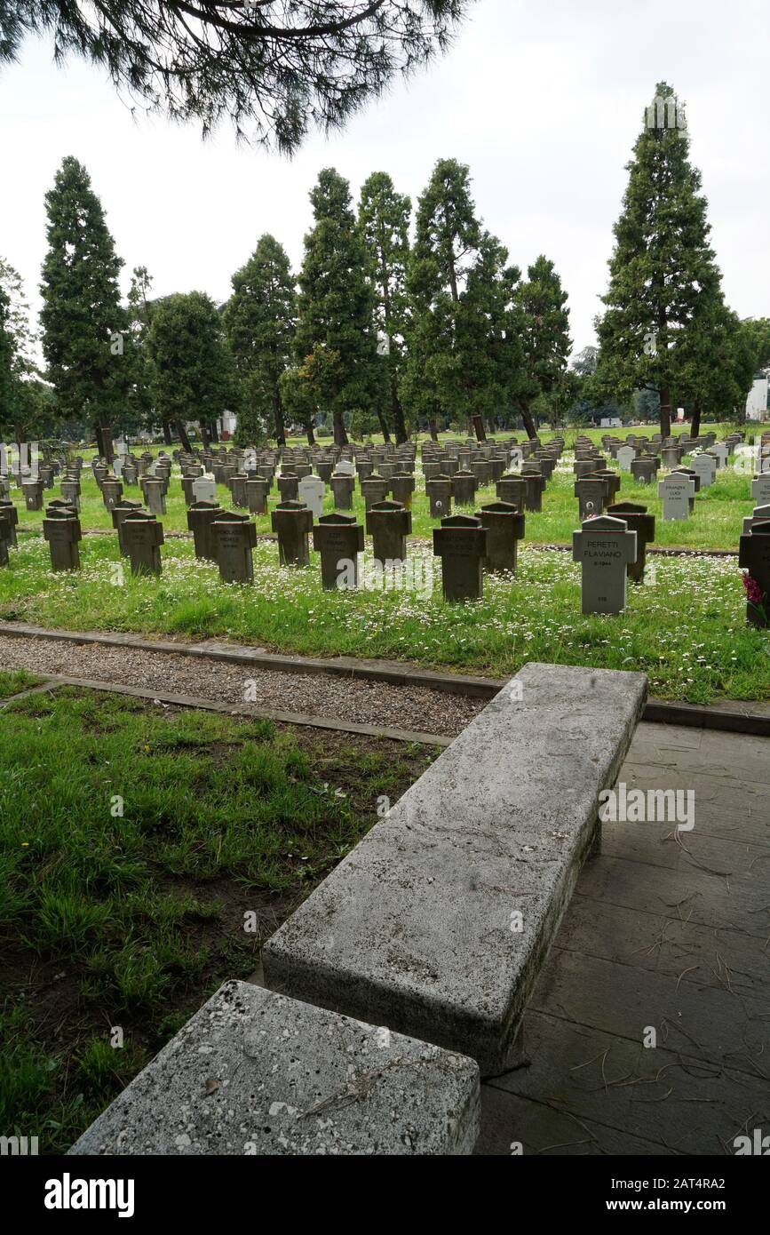 Campo 10, i combattenti fascisti della repubblica di Salò sono sepolti, cimitero del Cimitero maggiore, Musocco, Milano, Lombardia, Italia, Europa Foto Stock