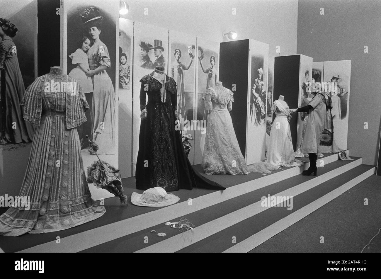 Art Nouveau In Van Goghmuseum Amsterdam, Art Nouveau La Mostra Data: 12 Marzo 1975 Luogo: Amsterdam, Noord-Holland Parole Chiave: Mostre Nome Istituto: Rijksmuseum Vincent Van Gogh Foto Stock