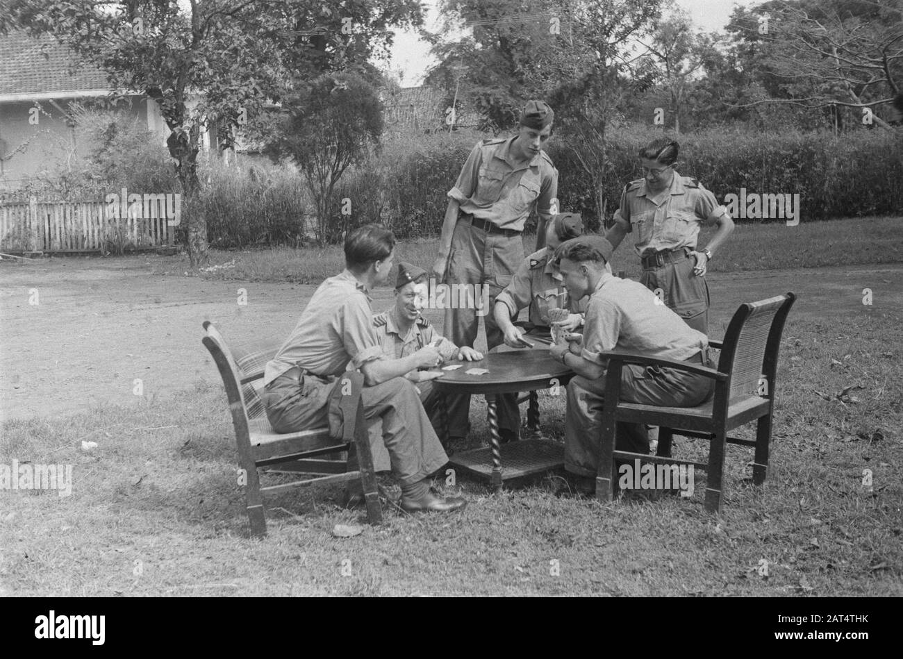 Soldati di mappatura di un'unità KNIL (cadetti) Data: Novembre 1946 luogo: Indonesia, Indie orientali olandesi Foto Stock