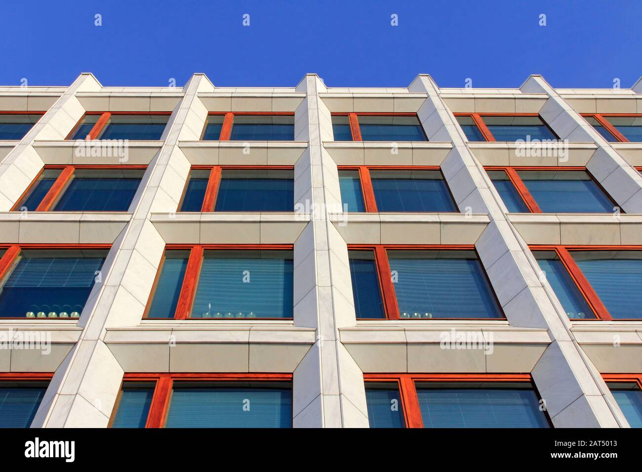 Enso-Gutzeit, ora Stora Enso, dettaglio esterno della sede centrale, design di Alvar Aalto. L'edificio si trova sul lungomare di Katajanokka Helsinki, Finlandia Foto Stock