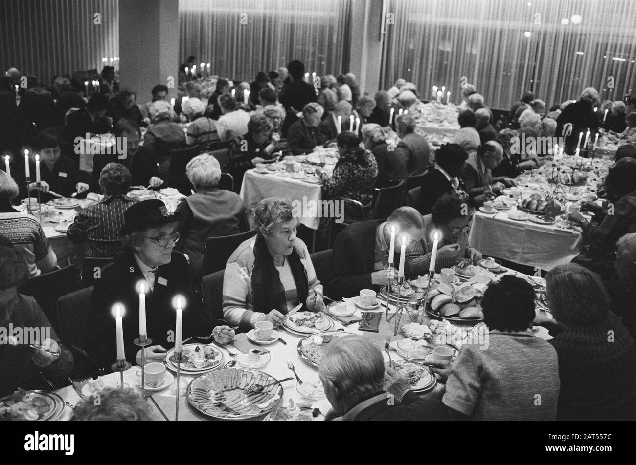 Festa di Natale Army of Salvation in RAI Amsterdam per gli anziani e solo Data: 21 dicembre 1981 luogo: Amsterdam, Noord-Holland Parole Chiave: Anziani, feste di Natale Nome dell'istituzione: Army des Heils Foto Stock