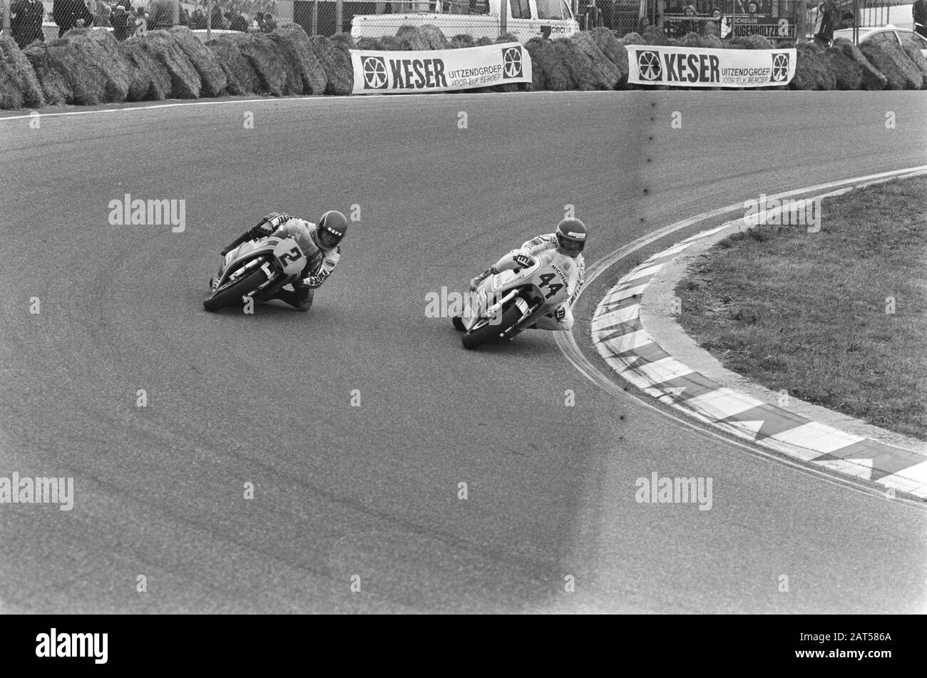 International Olof Races 1980 a Zandvoort Si Hartog (44 passato da Randy Mamola (2) Data: 14 settembre 1980 Località: Noord-Holland, Zandvoort Parole Chiave: Moto, gare moto Nome personale: Hartog, Wil, Mamola, Randy Foto Stock