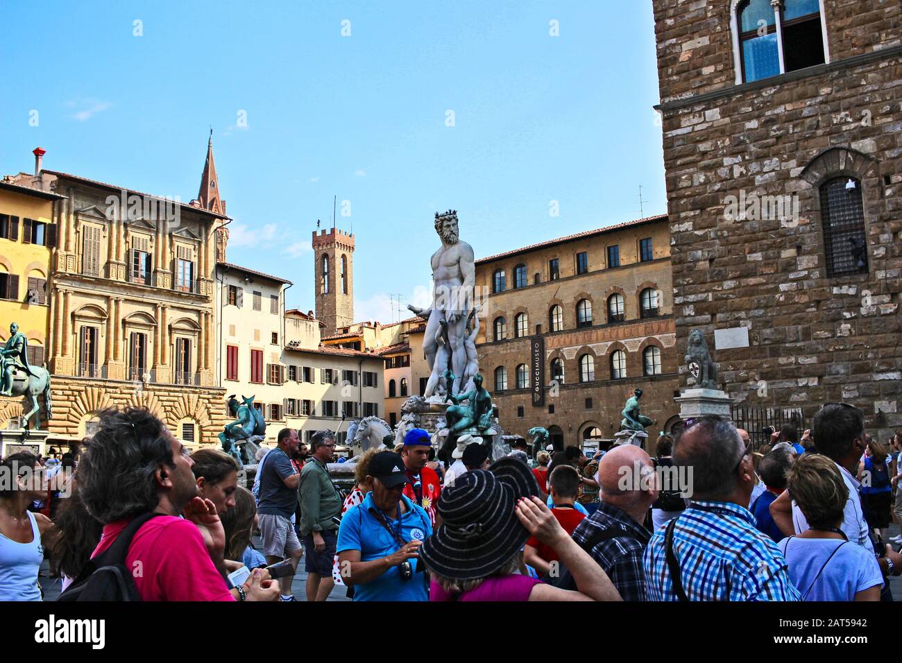 Firenze, ITALIA - 13 luglio 2019: Overtourism nella città di Firenze. Si tratta di un problema crescente in Europa. Foto Stock