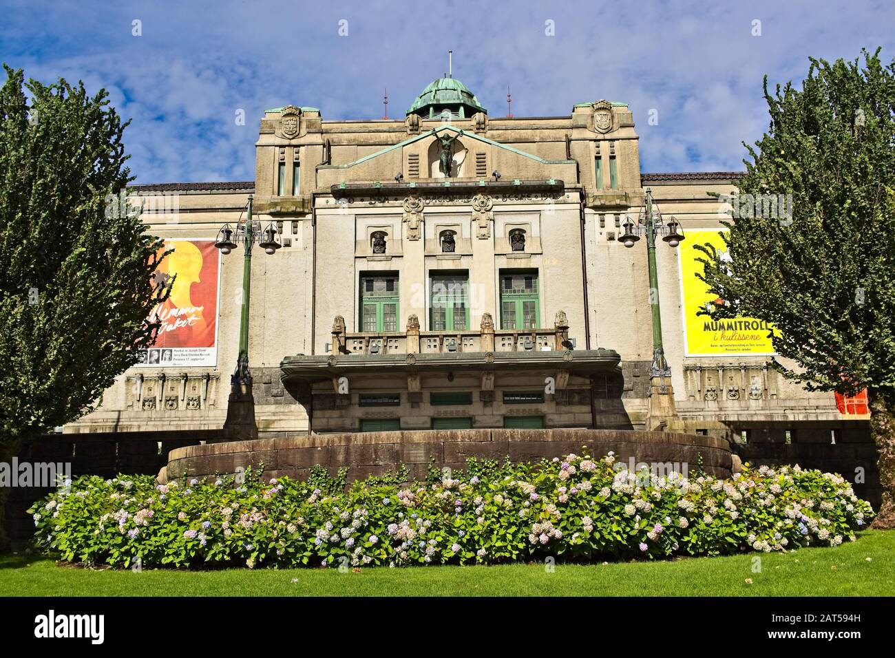 Bergen, NORVEGIA - 10 luglio 2019: Il teatro dell'opera nazionale di Bergen in Norvegia. Foto Stock