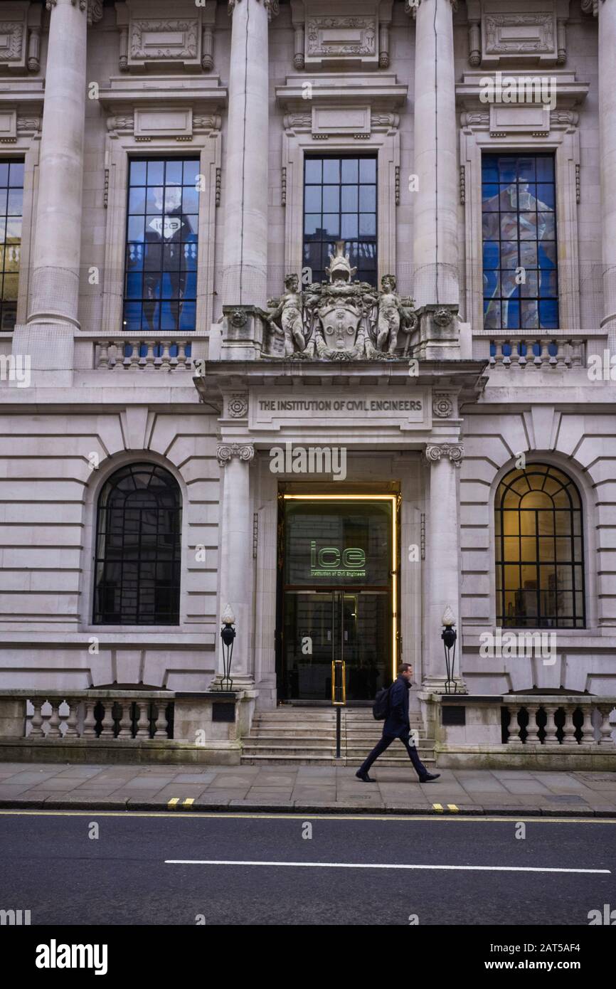Ingresso principale all'Istituto degli ingegneri civili di Londra Foto Stock