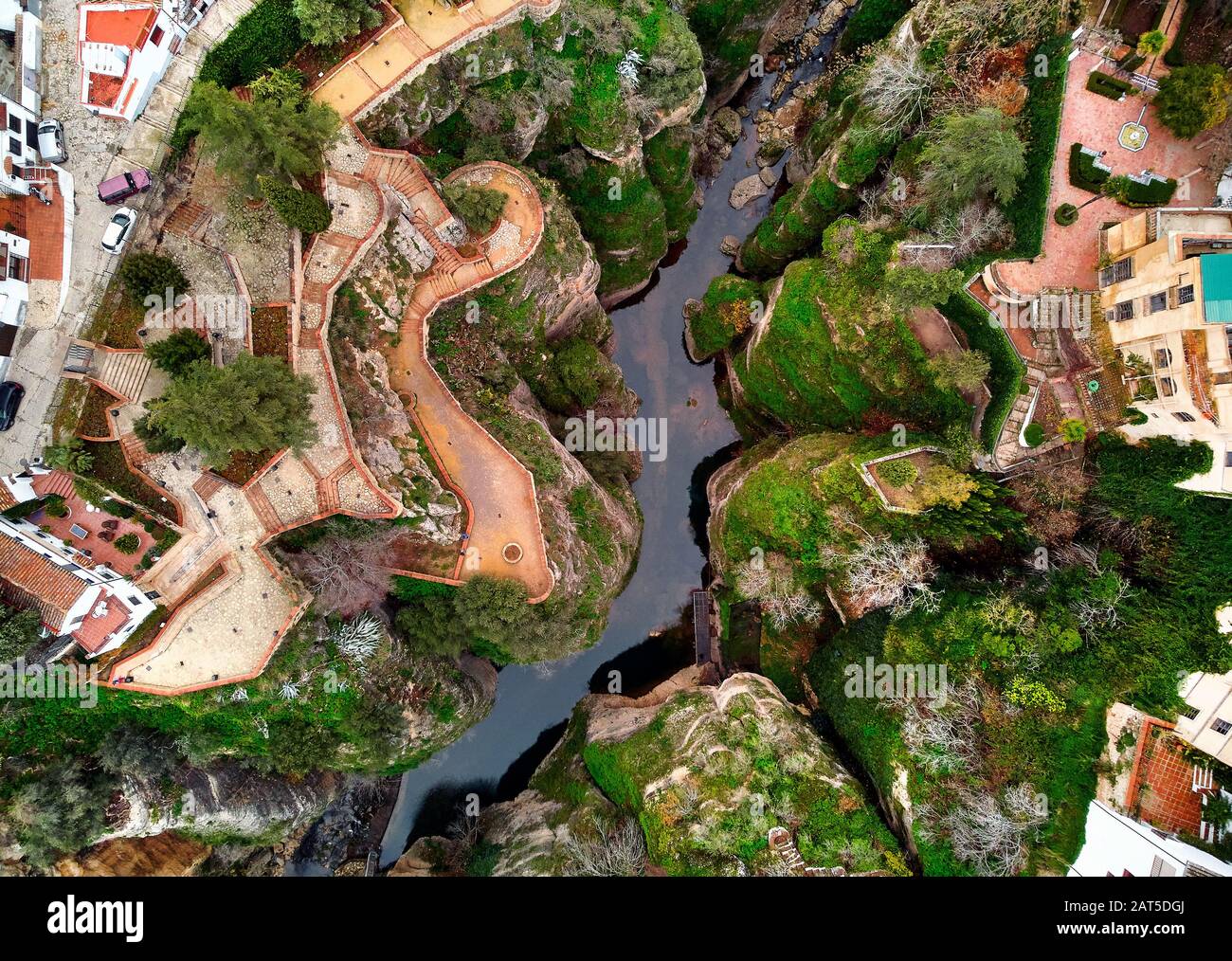 Foto aerea del villaggio mozzafiato di Ronda, provincia spagnola di Málaga. Destinazione più visitata famoso luogo popolare per i turisti, Spagna Foto Stock