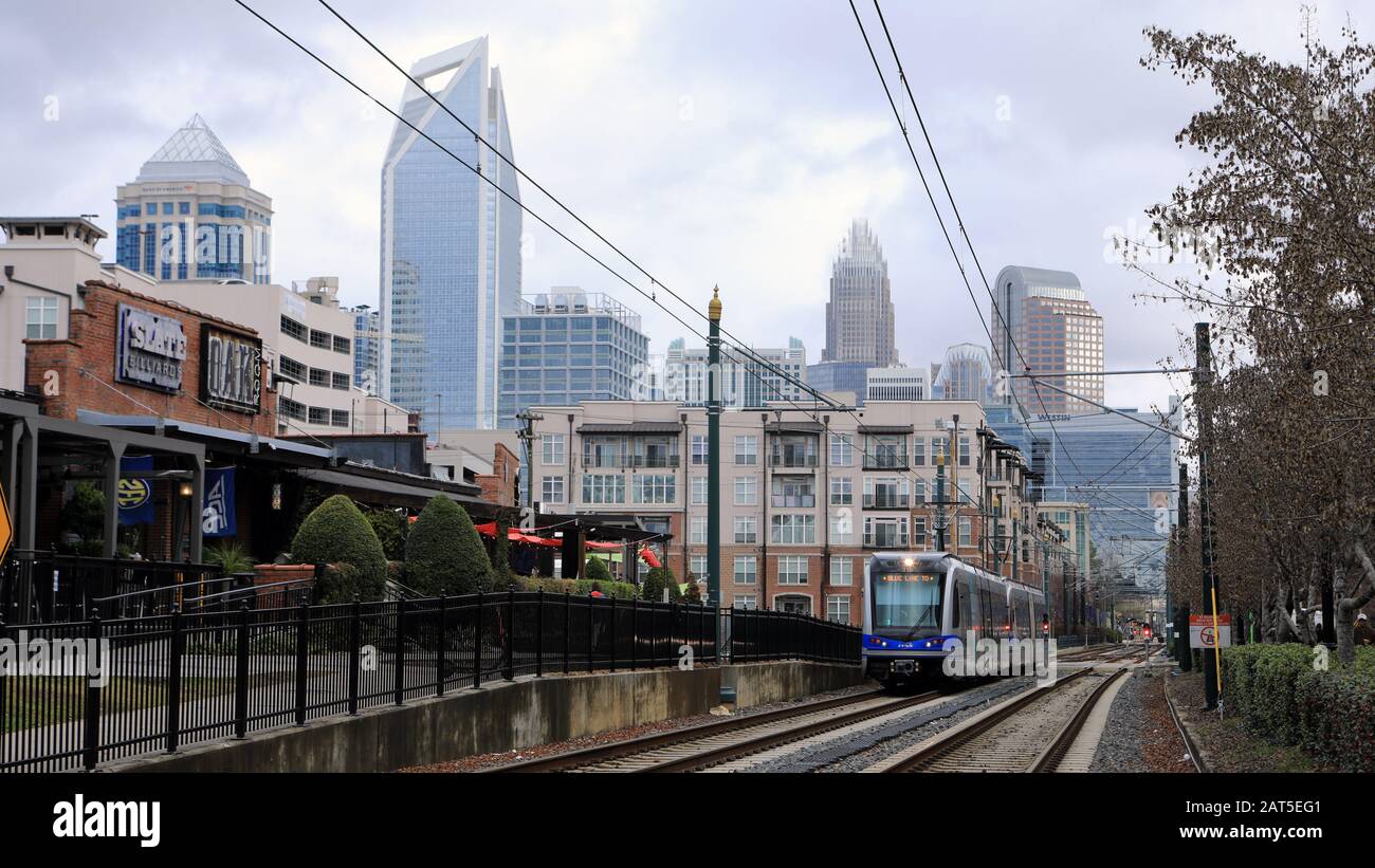 Un Veicolo Di Rapid Transit In Avvicinamento A Charlotte, Carolina Del Nord Foto Stock Un Veicolo Di Rapid Transit In Avvicinamento A Charlotte, Carolina Del Nord Foto Stock