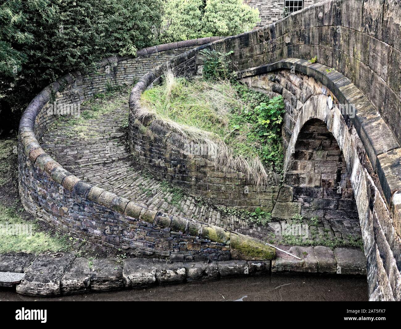 Cavalcare il ponte sul canale di Macclesfield a Marple Foto Stock