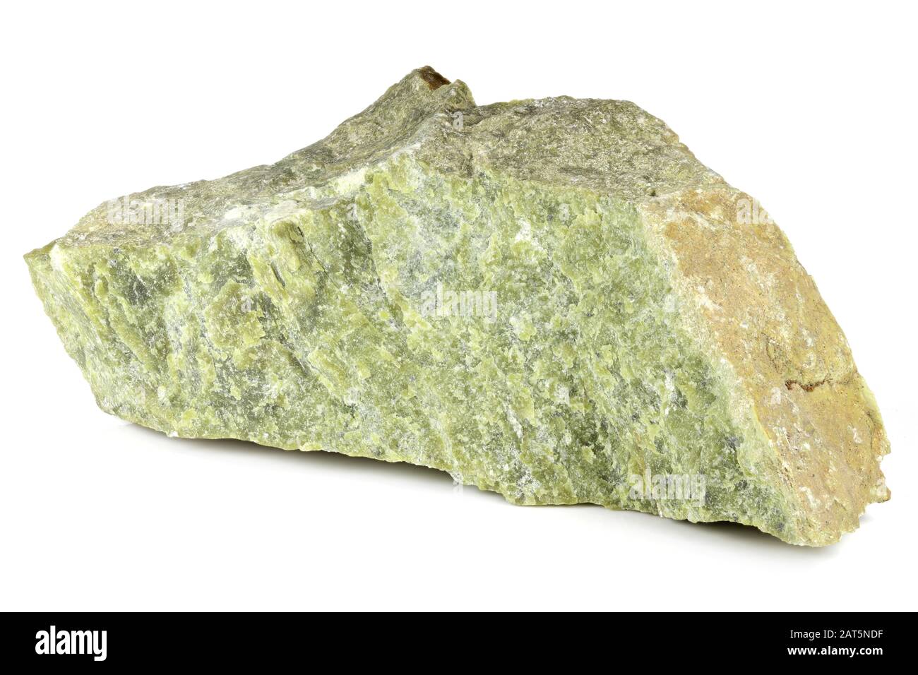 Lizardite (Jade norvegese) isolato su sfondo bianco Foto Stock