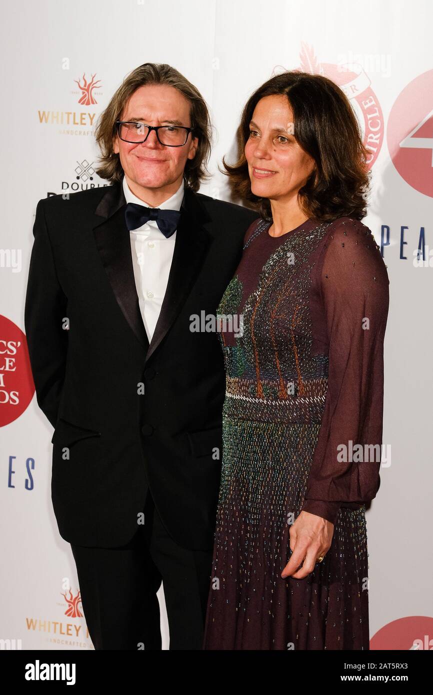 Londra, Regno Unito. 30th Gen 2020. REGNO UNITO. Giovedì 30 Gennaio 2020. Elizabeth Karlsen e Stephen Woolley partecipano al 40th London Critic's Circle Film Awards al May Fair Hotel di Londra. Foto Di Credito: Julie Edwards/Alamy Live News Foto Stock
