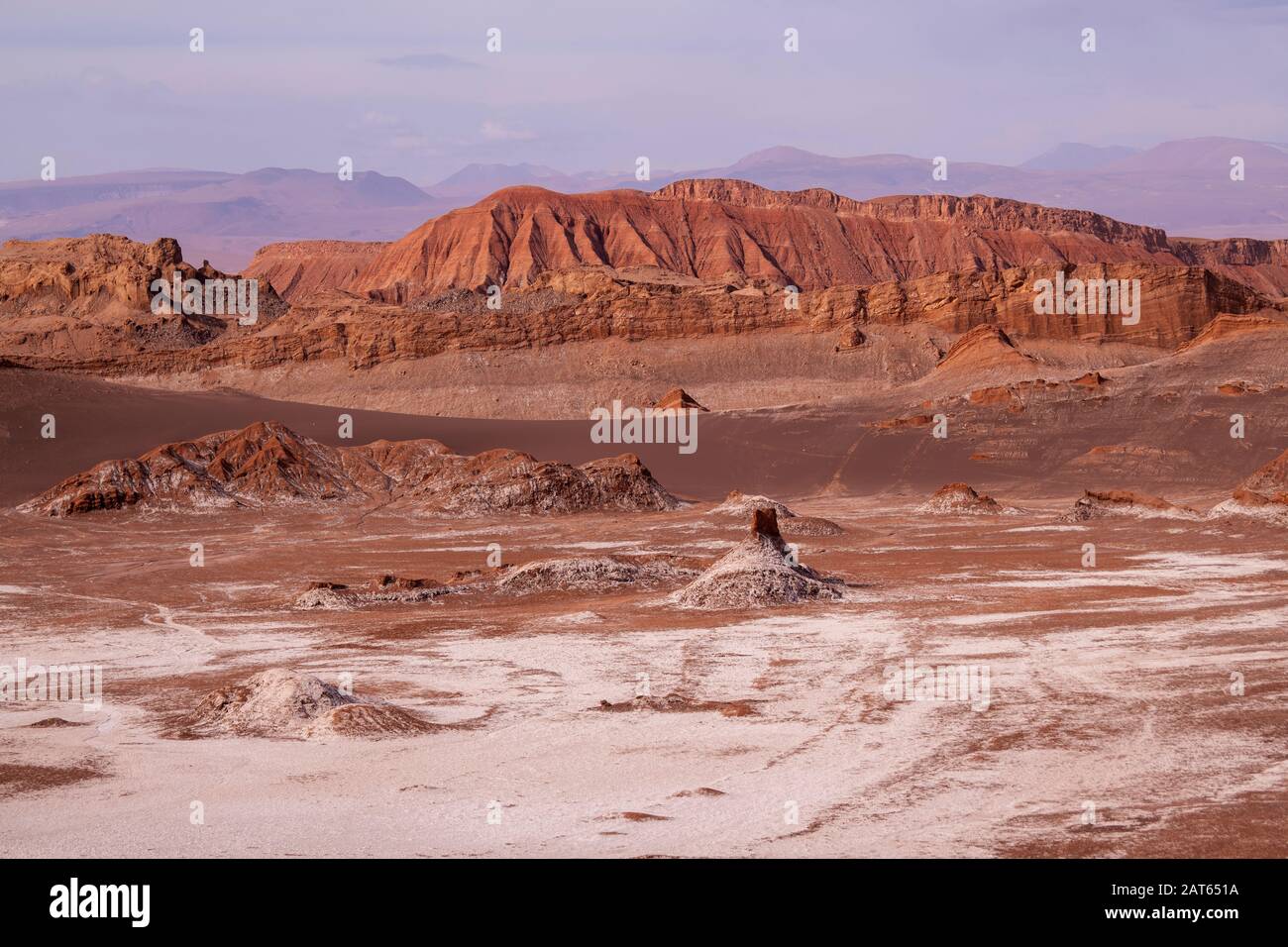 Scenografia spettacolare sulla Valle della Luna, una delle attrazioni turistiche del deserto di Atacama, Antofagasta, Cile Foto Stock