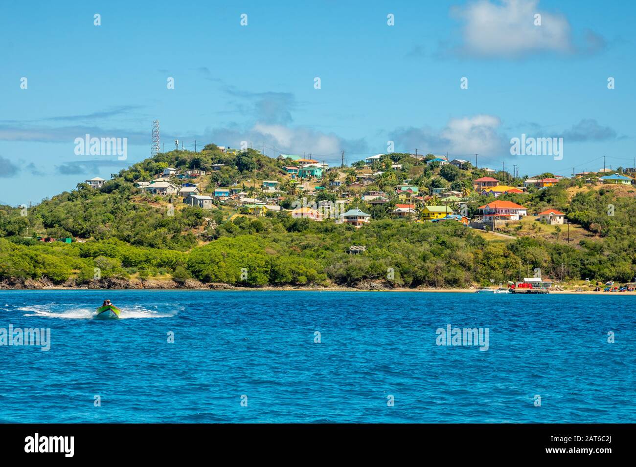 Case residenziali nella baia, Mayreau panorama isola, Saint Vincent e Grenadine Foto Stock