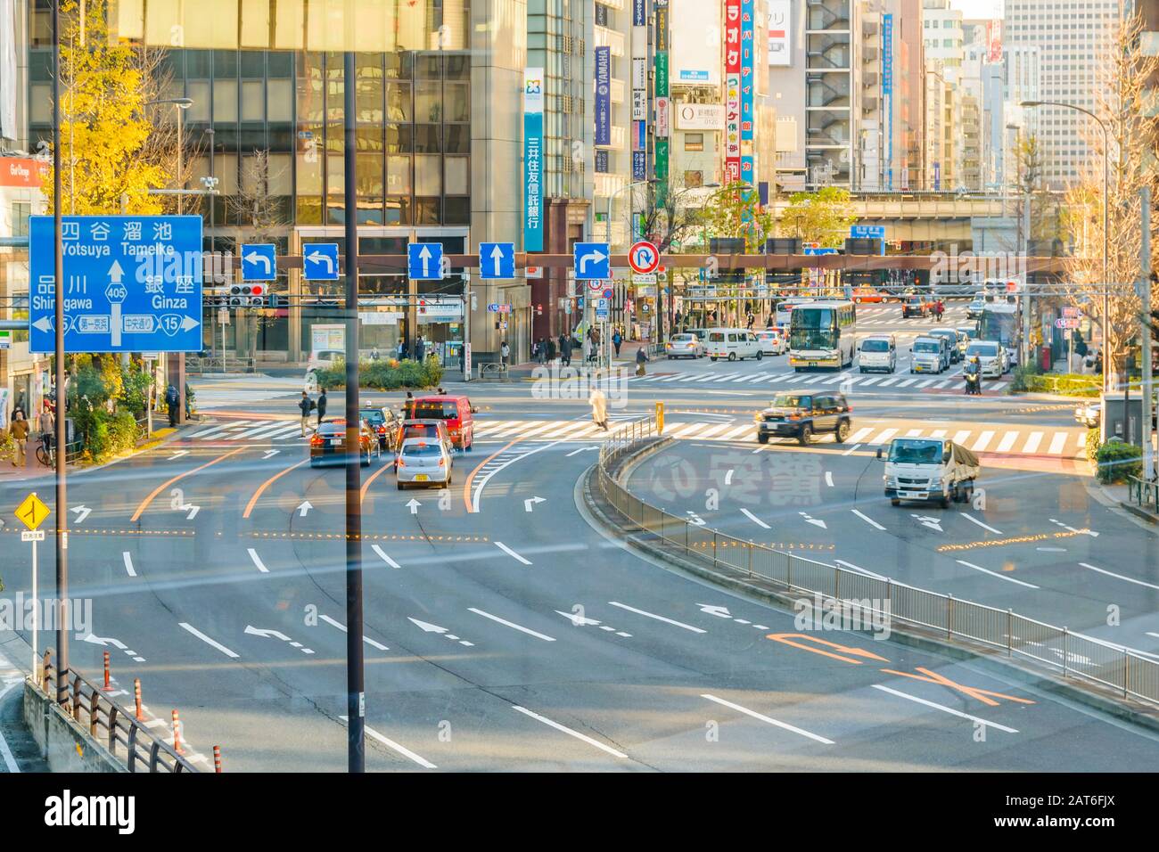 Tokyo, GIAPPONE, GENNAIO - 2019 - scena urbana a basso traffico nel famoso quartiere di ginza nella città di tokyo, giappone Foto Stock