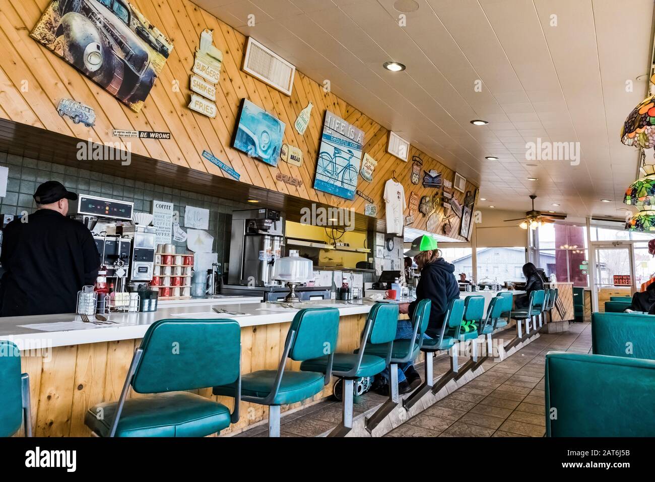 All'interno di Kix il 66, una meravigliosa cena lungo la storica Route 66 a Tucumcari, New Mexico, USA [Nessuna versione di proprietà o modello; disponibile per editoriale Foto Stock