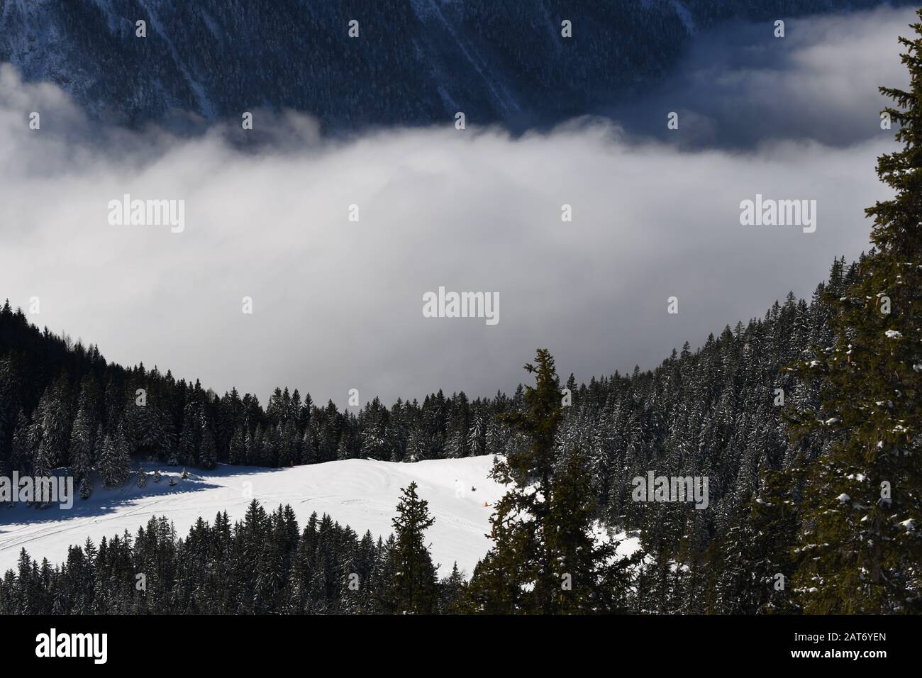 Verschneite Berge in Tirol um den Achensee Foto Stock