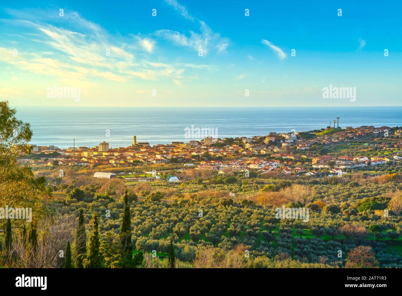 San Vincenzo destinazione di viaggio e vista sulla campagna al tramonto. Maremma, Livorno, Toscana, Italia. Foto Stock