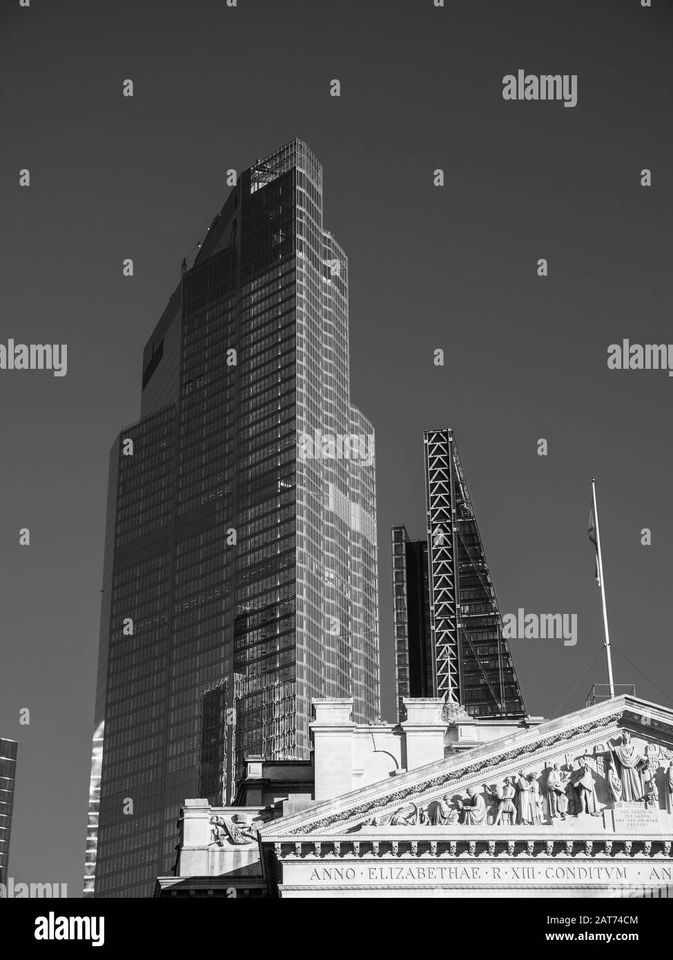 Paesaggio bianco e nero della città di Londra, 22 Bishopsgate, Londra, Inghilterra, Regno Unito, GB. Foto Stock