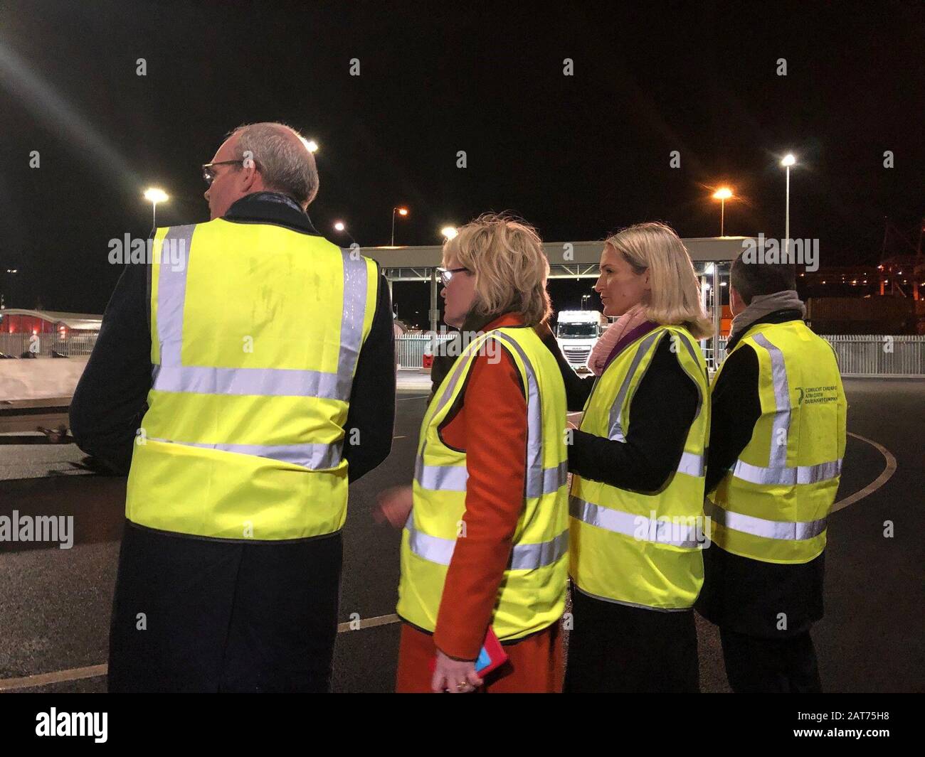 (Da sinistra a destra) Tanaiste Simon Coveney, MEP McGuinness, Ministro degli Affari Esteri Helen McEntee e Ministro delle Finanze Paschal Donohoe al Porto di Dublino venerdì mattina, prima che il Regno Unito lasci l'Unione europea alle 11pm di venerdì. Foto Stock