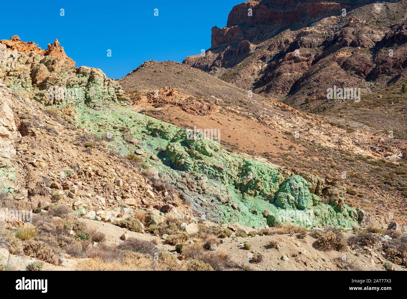 Rocce verdi nel Parco Nazionale del Teide sull'isola delle Canarie Tenerife. Foto Stock