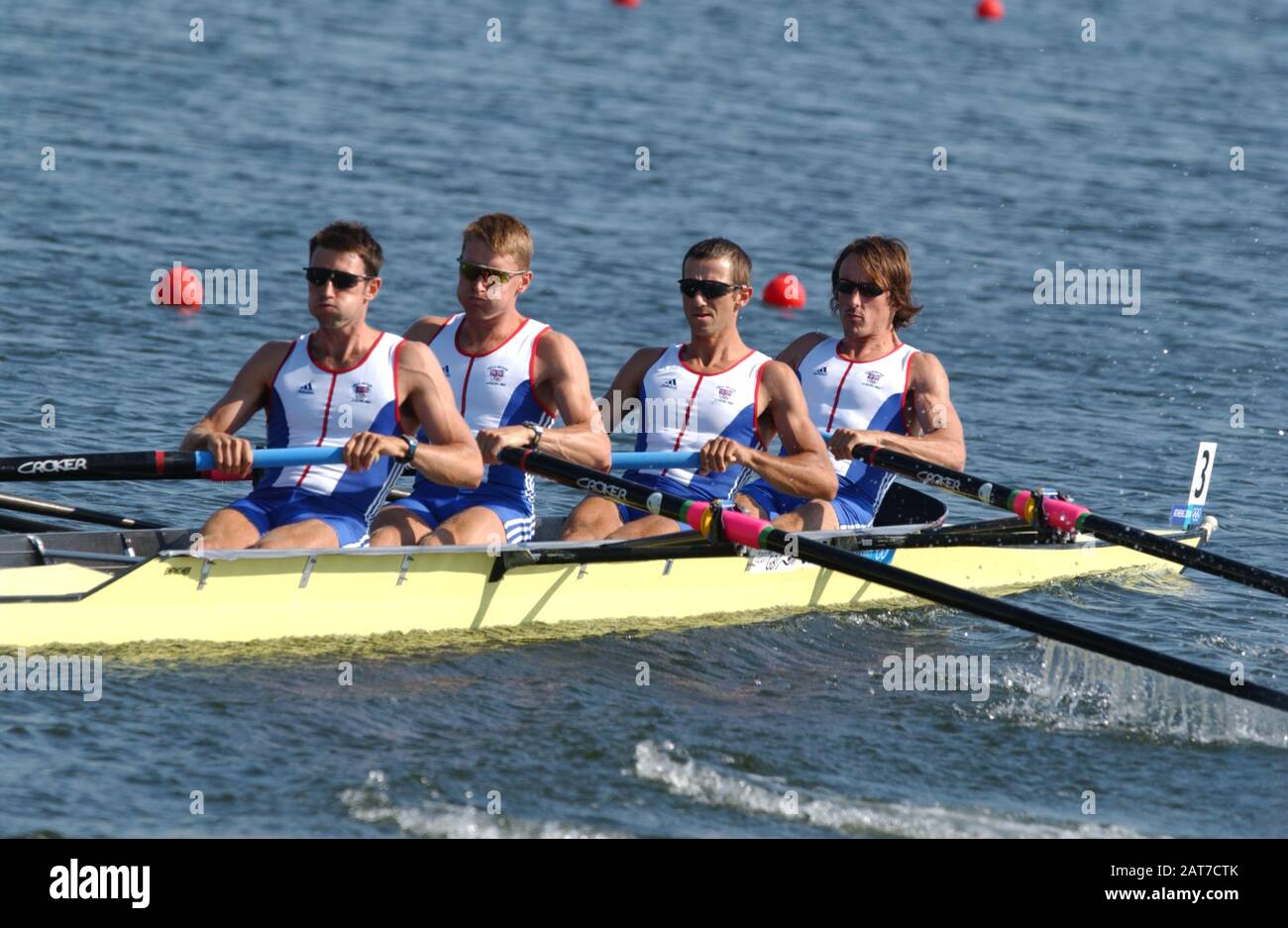 20040817 Giochi Olimpici Atene Grecia [Rowing] Schinias - Photo Peter Spurrier GBR LM4- [left] Mark Hunter, Nick inglese, Tim maschio e Mike Hennessy, si allontanano dall'inizio della repellenza. Images@Intersport-Images.com Tel +44 7973 819551 [Credito Obbligatorio Peter Spurrier/ Intersport Images] Foto Stock