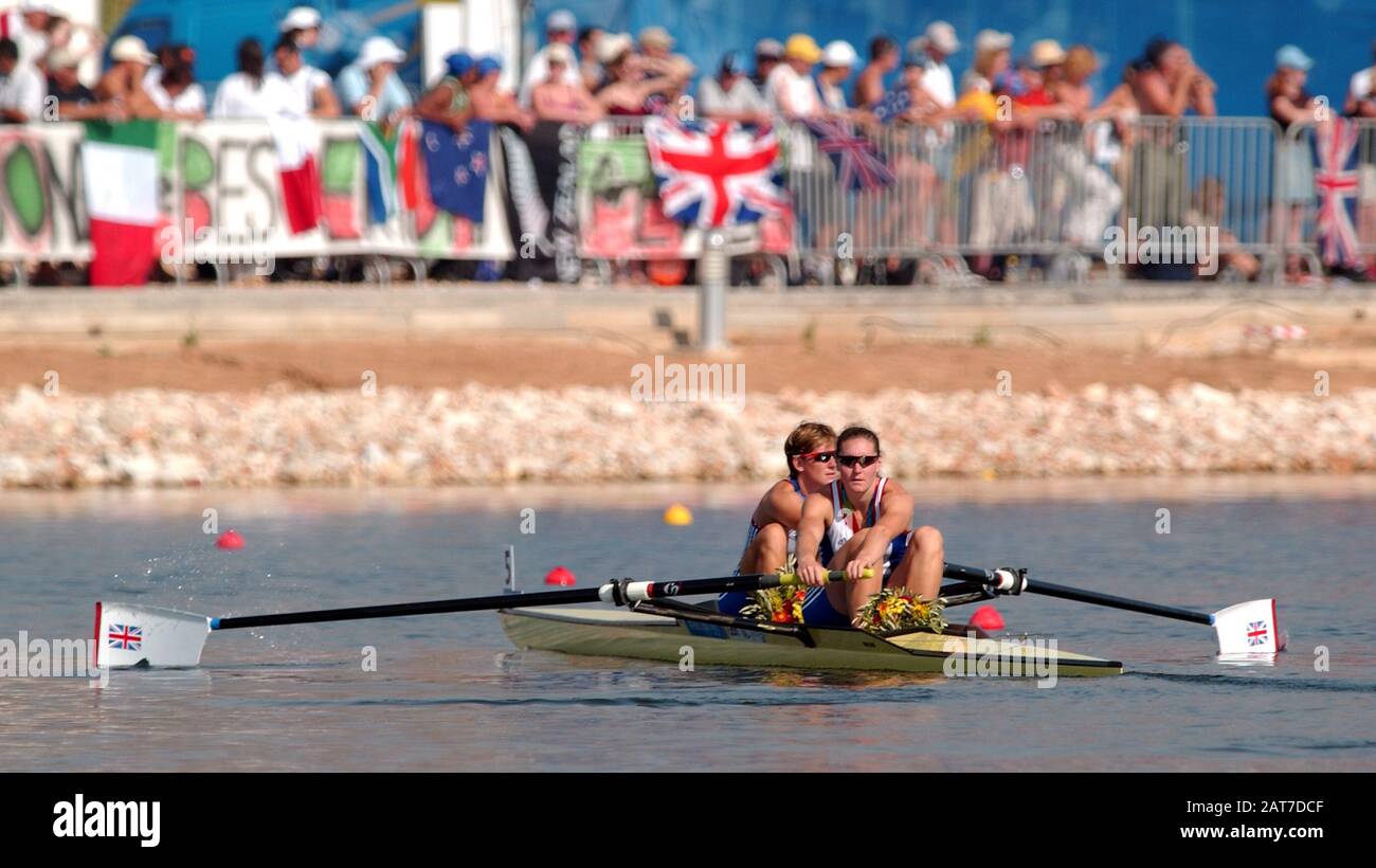 20040828 Giochi Olimpici Atene Grecia [Regata Olimpica Di Prua] Lago Di Schinias Gbr W2- Bow Kath Grainger E Cath Bishop. Foto Peter Spurrier E-Mail Images@Intersport-Images.com [Credito Obbligatorio Peter Spurrier/ Intersport Images] Foto Stock