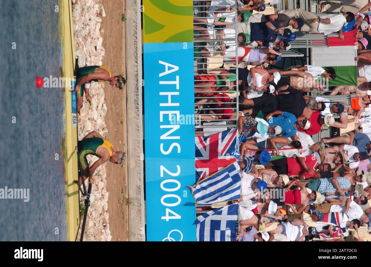 20040828 Giochi Olimpici Atene Grecia [Olympic Rowing Regatta] Lago Schinias Coppia maschile Bronzo medaglia RSA M2- arco Ramone di Clemente e Donavan Cech, celebra dopo aver vinto una medaglia olimpica di bronzo Photo Peter Spurrier email images@intersport-images.com [Mandatory Credit Peter Spurrier/ Intersport Images] Foto Stock