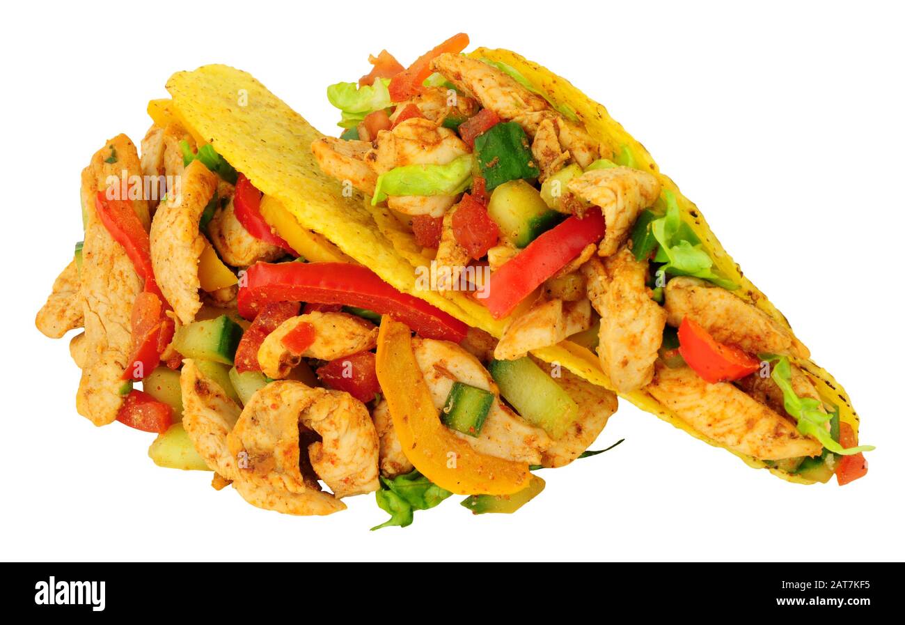 Pollo fritto e tacos verdure ripiene isolato su uno sfondo bianco Foto Stock