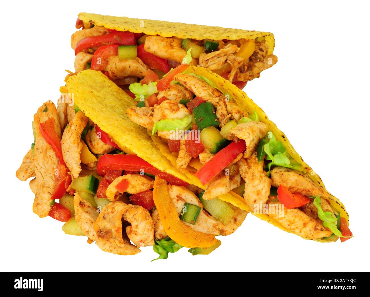 Pollo fritto e tacos verdure ripiene isolato su uno sfondo bianco Foto Stock