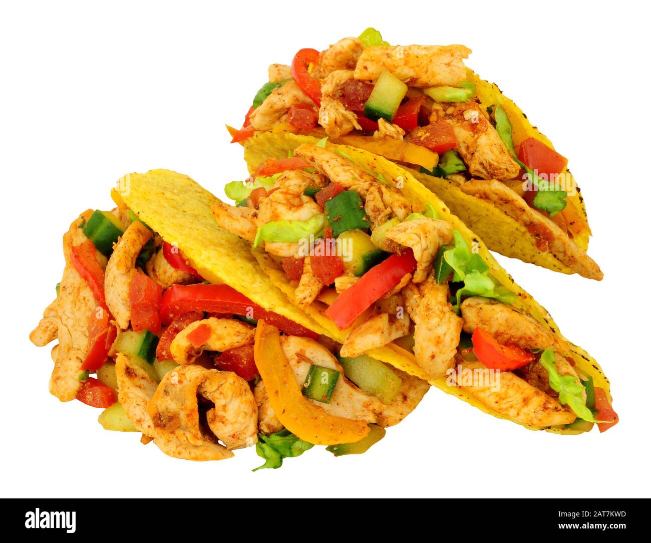 Pollo fritto e tacos verdure ripiene isolato su uno sfondo bianco Foto Stock