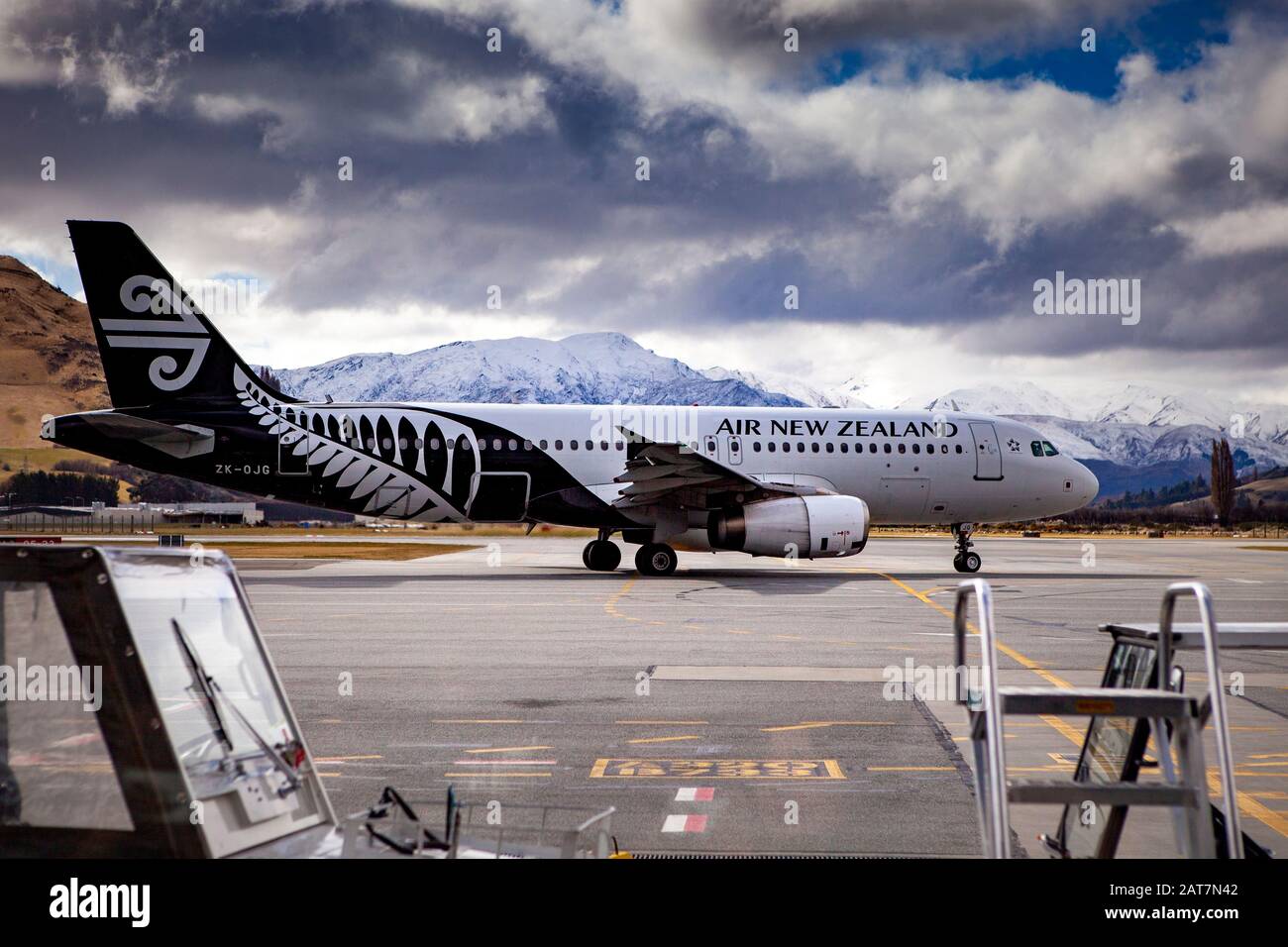 Queenstown NUOVA ZELANDA - settembre6,2015 : Nuova Zelanda piano della compagnia aerea approccio alla partenza dall'aeroporto di Queenstown Foto Stock