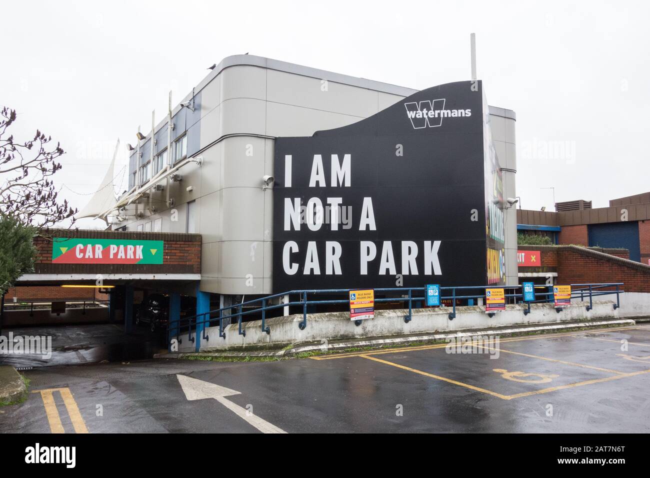 Non Sono Un Car Park, Il Watermans Arts Center, High Street, Brentford, Hounslow, Middlesex, Regno Unito Foto Stock