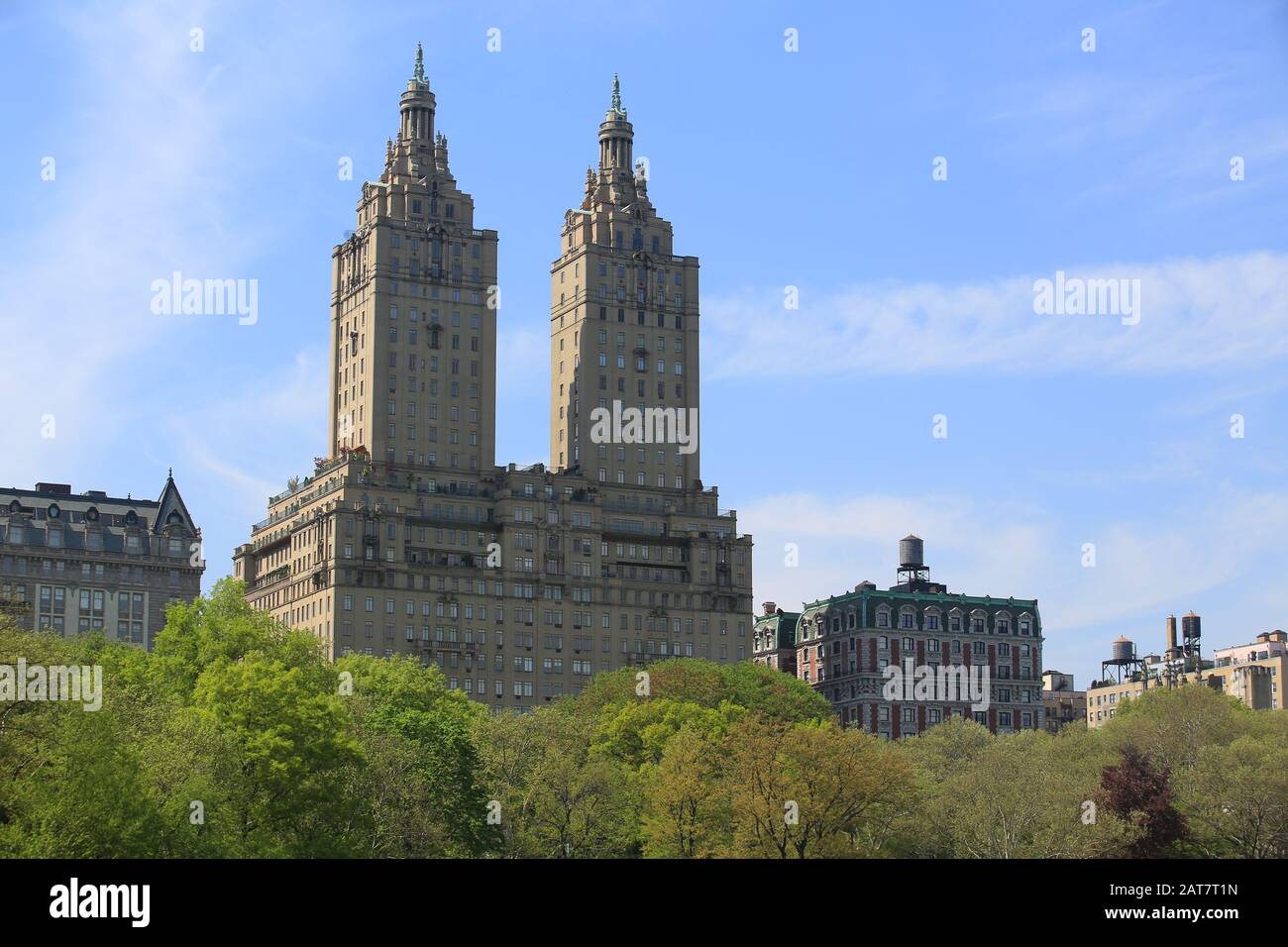 New York - 12 novembre 2019: L'Eldorado vicino al parco centrale, fa parte del Central Park West Historic District di New york Foto Stock