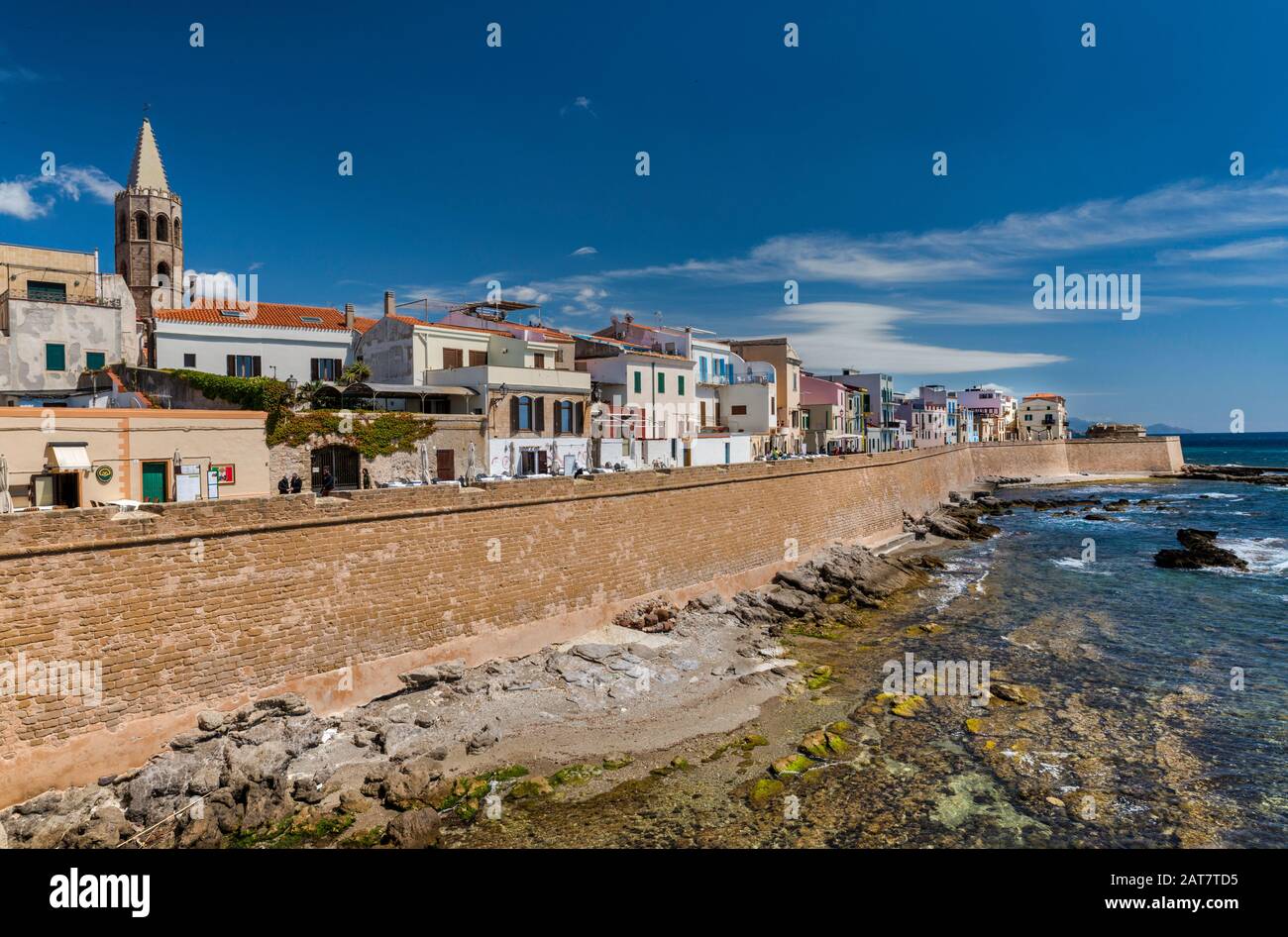 Mura difensive sul Mar Mediterraneo, Alghero, provincia Sassari, Sardegna, Italia Foto Stock