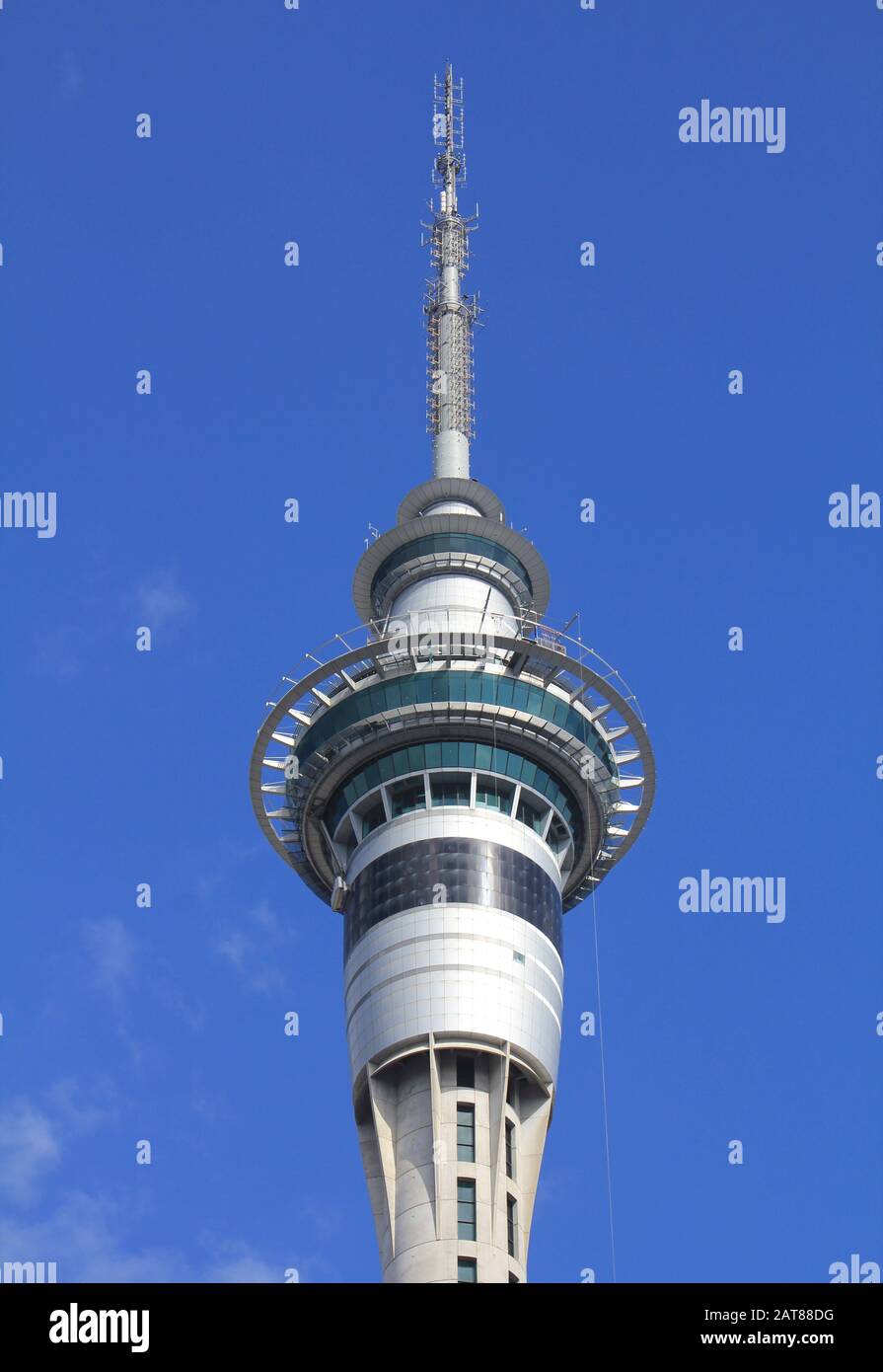 Auckland, NUOVA ZELANDA - 5 OTTOBRE : Sky Tower il 5 ottobre 2012 ad Auckland, Nuova Zelanda. La Sky Tower è alta 328 metri ed è l'edificio più alto Foto Stock