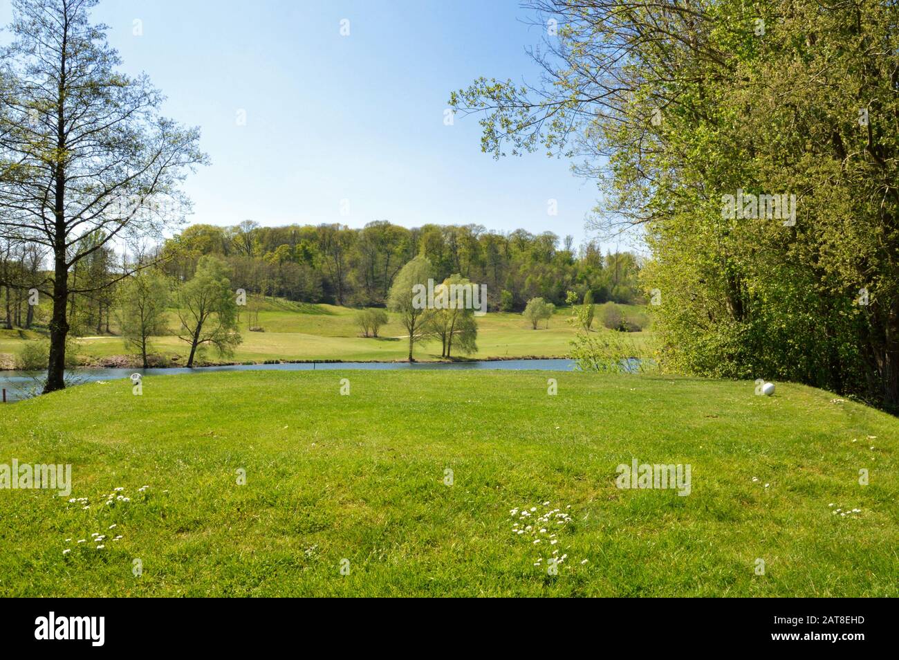 Tee box su un campo da golf Foto Stock