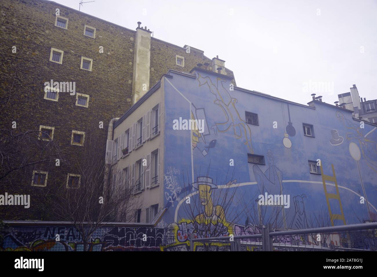 Lavori d'arte sulla facciata di un edificio nel nord di Parigi, pasakdek Foto Stock