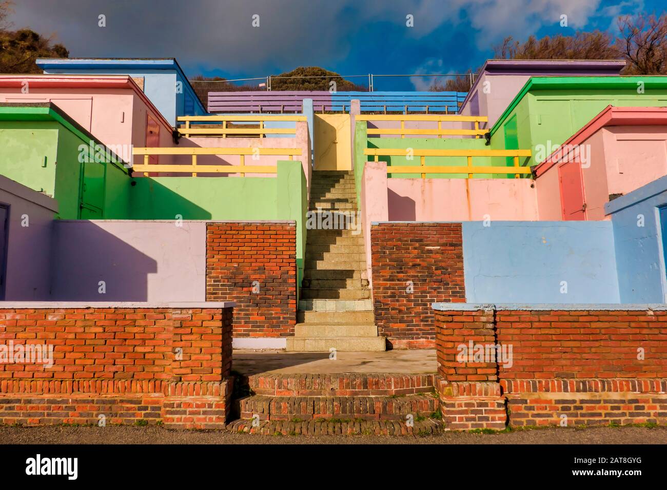 Insolito, Colorato, Fronte Mare, Spiaggia Huts, The Leas, Folkestone, Kent Foto Stock
