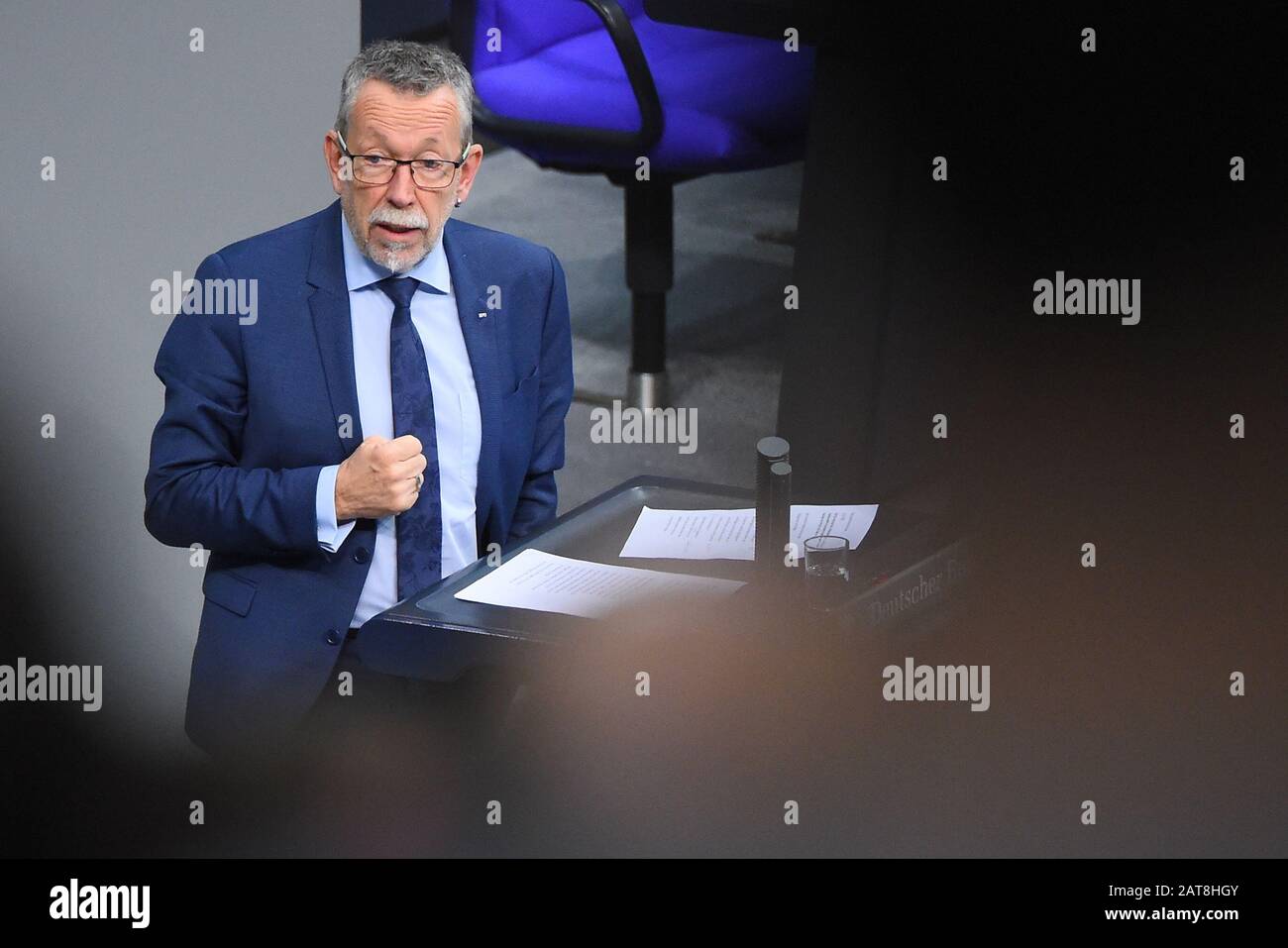 Berlino, Germania. 31st Gen 2020. Karl-Heinz Brunner (SPD) parla durante una sessione del Bundestag tedesco nella sala plenaria del palazzo del Reichstag. Credito: Sonja Wurtscheid/Dpa/Alamy Live News Foto Stock