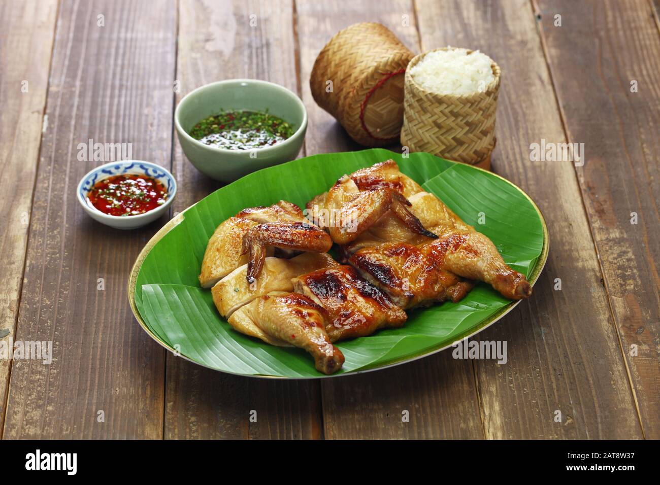 gai yang fatto in casa, pollo alla griglia in stile thailandese Foto Stock